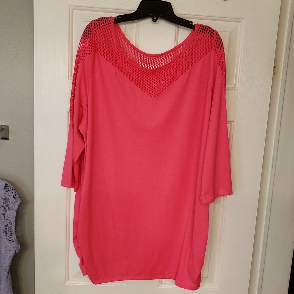 NWOT LIVI top size 22/24